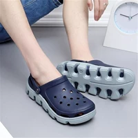 Летние спортивные тапочки в стиле Crocs, пляжная обувь, повседневная обувь, нескользящие босоножки, для влюбленных, большой размер