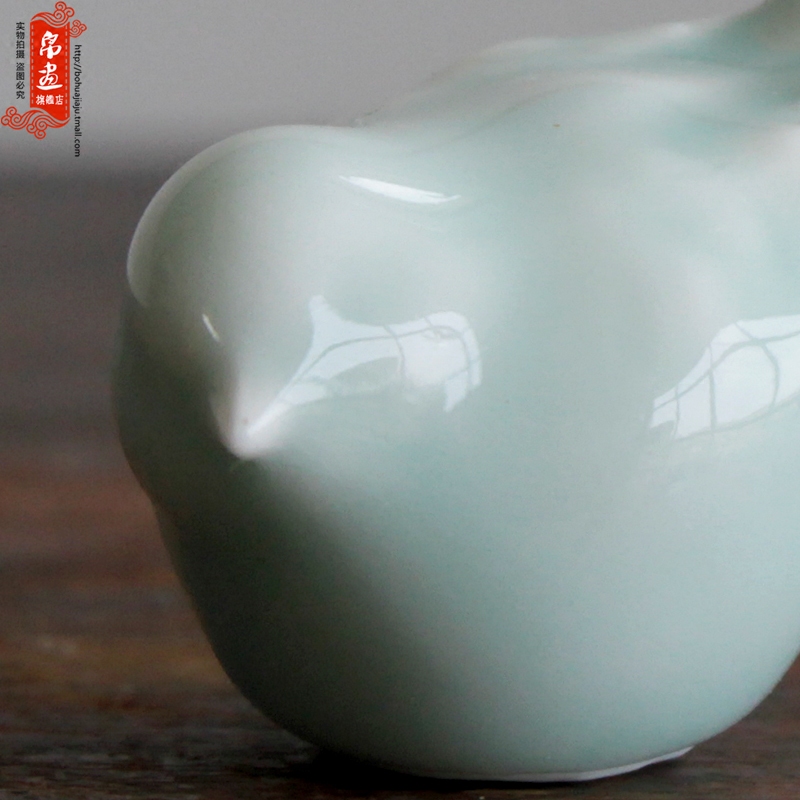 Jingdezhen ceramic manual shadow green ceramic, lovely mini ladybird furnishing articles study the desktop small ornament