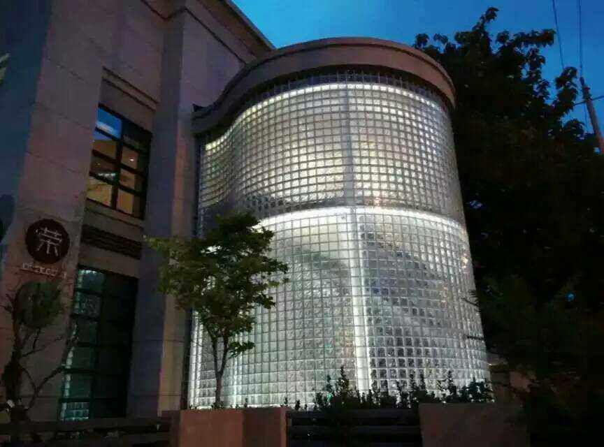 Shanghai hollow glass brick factory professional team offers glass brick construction installation service 