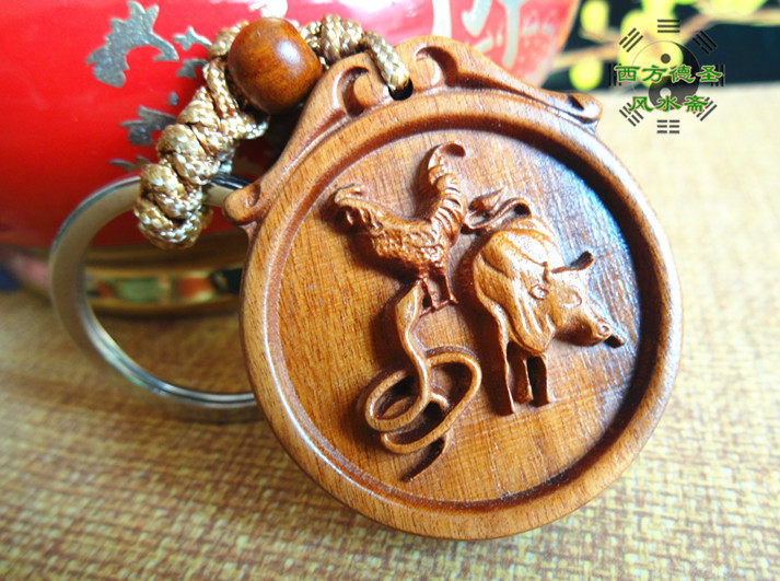 Peach Wood TriHop Chicken Bull Snake with Unitary Ugly Key Clasp Belongs to Chicken Snake Snake's Auspicious Luck and Auspicious Men and Men