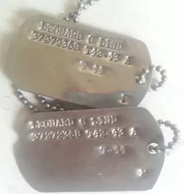World War II US identity card dog tag (deck)
