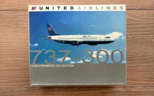 Veilong's new finished product 55503 United Airlines B737-300 airliner new spot