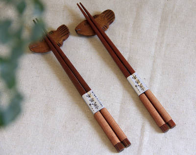 Hot-selling Japanese-style wooden tableware, solid-colored iron knives and wooden chopsticks, black and brown binding strings