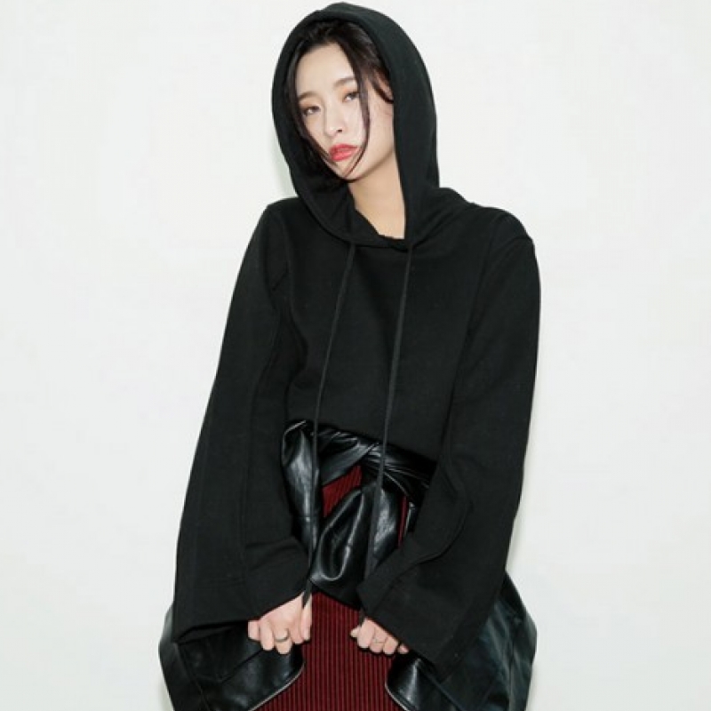 韩国stylenanda官方正品 时尚款拼接设计抽绳连帽卫衣-黑色
