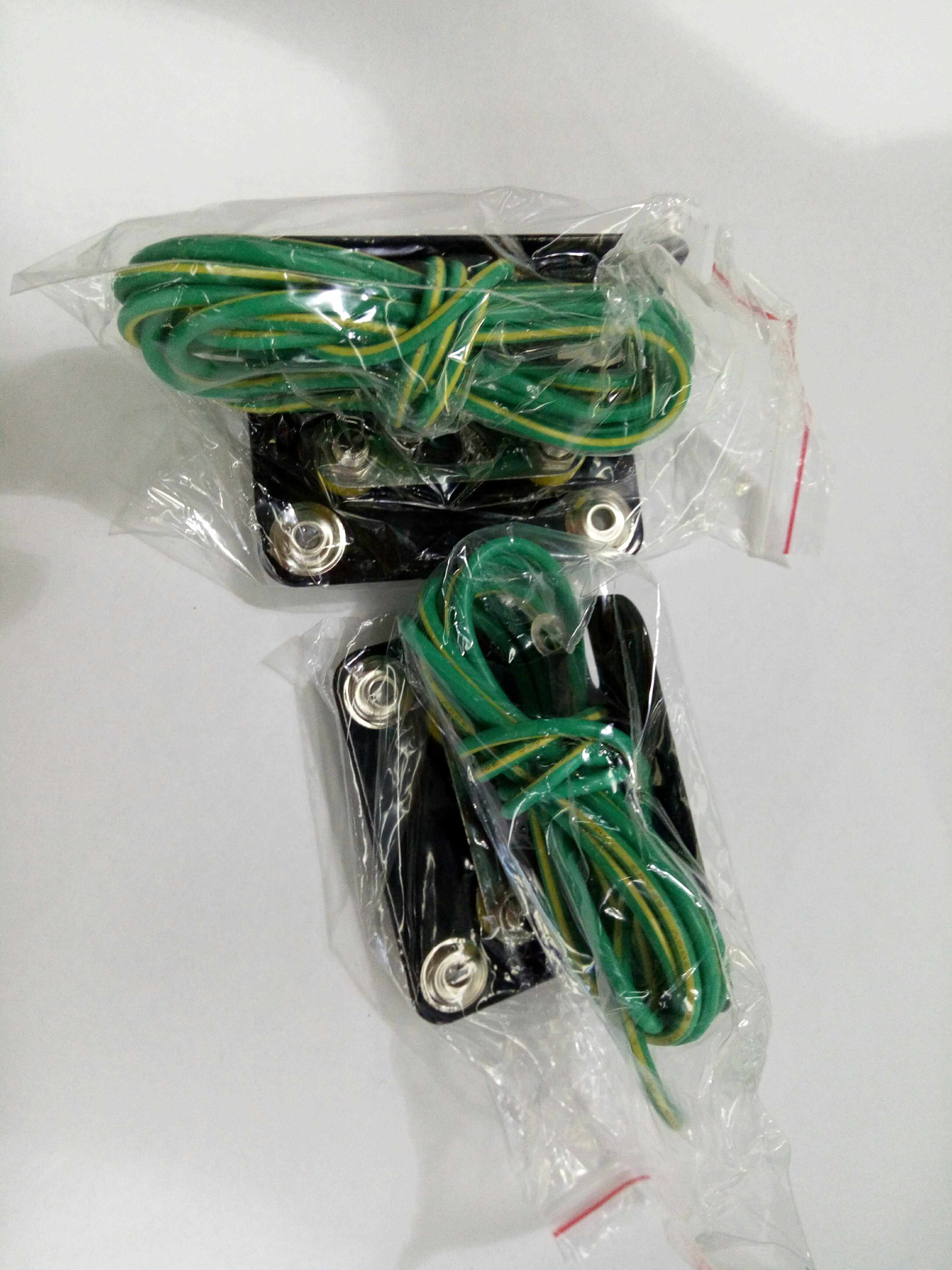 Anti-static wrist strap grounding socket) static ring grounding socket) L-shaped grounding plate) table mat grounding socket