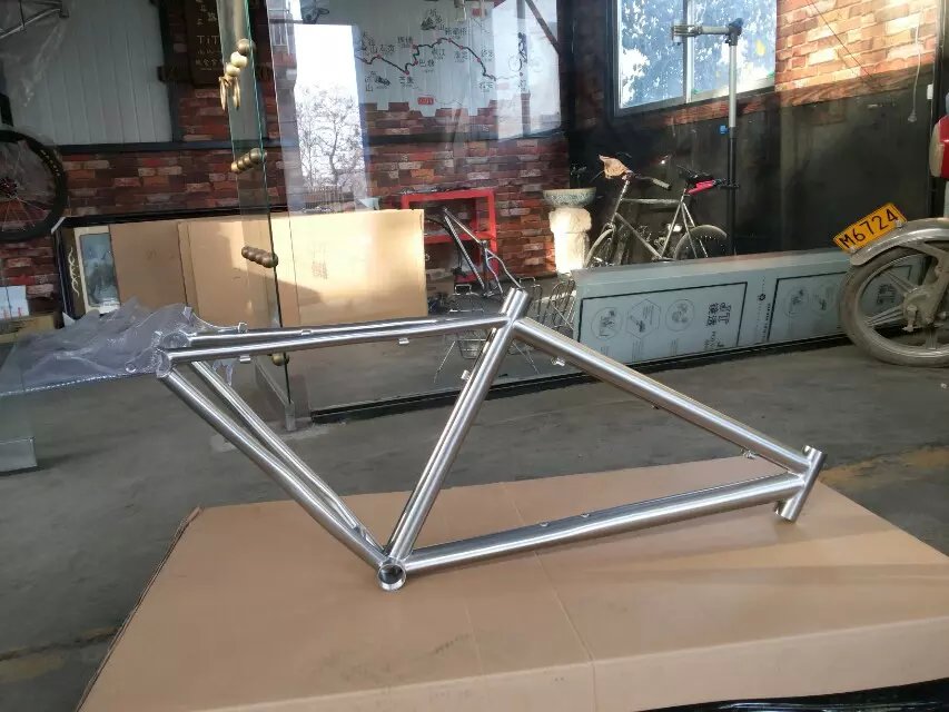Titanium alloy mountaineering frame Road frame disc brake Titanium alloy mountaineering frame Cone head tube Titanium frame quality assurance