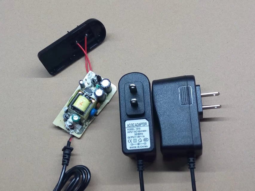 Foot-flow foot An 12V1A power supply adapter LED light with monitor mobile DVD onboard box power charging