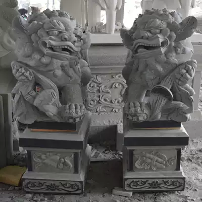 A pair of stone lions Lianjiang Bluestone South Lion Coin Lion Lucky Lion Stone lion stone carving pair
