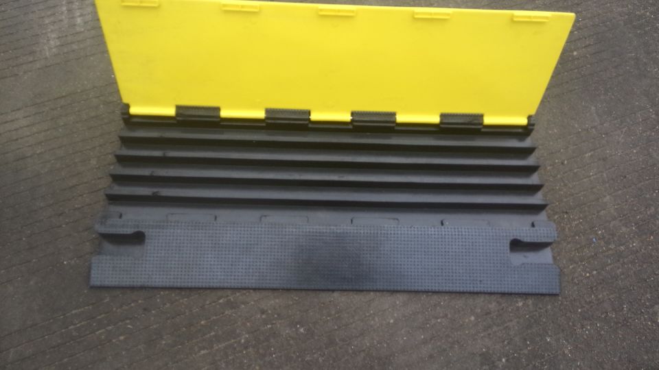 Rubber 5 - trough 5 - wire slot deceleration with stage wire cable wire protective pad string pedal board