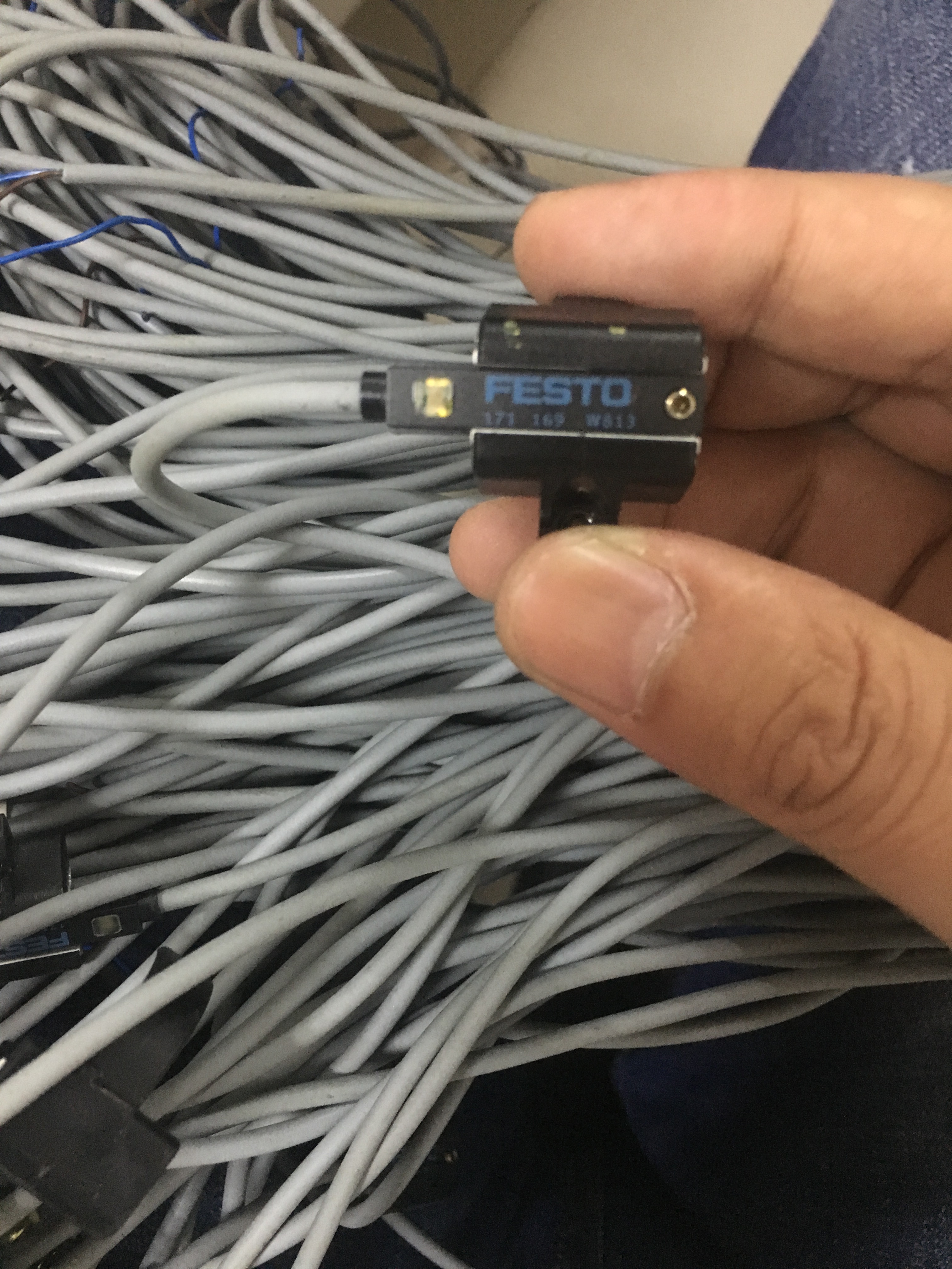 FESTO Magnetic Switch SME-8-ZS-KL-LED-24171169 W813 with magnetic frame 175094