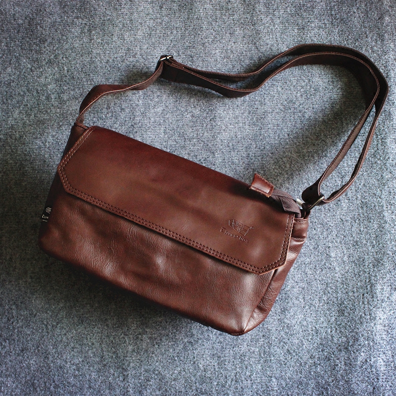 Han Edition Retro PU Satchel Imitation Leather single shoulder bracelet Shoulder Bag Travel Little Bag Casual Sloped Breast Bag Tide Men Postman Bag