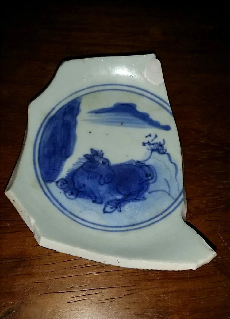 C292 Qingdai A piquing horse in the outdoor landscape scenery Lazy Sleeping Big Sleep Illustrated Specimen Ancient Porcelain Pieces