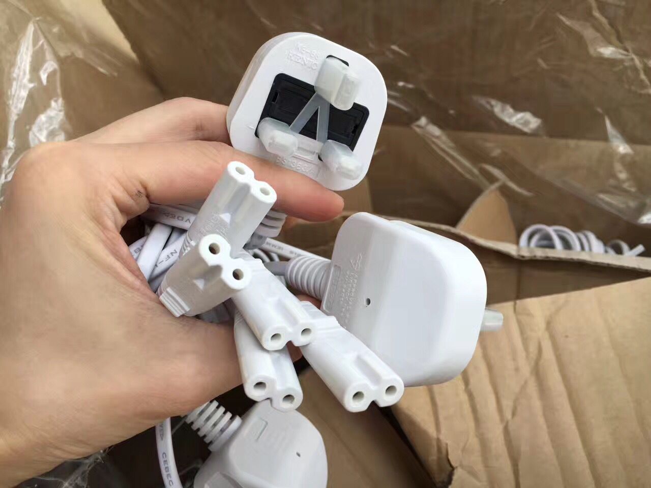 Yinggui Ying 8 English Premier 8-word tail power cord Hong Kong plug turn two-hole tail with insurance tube