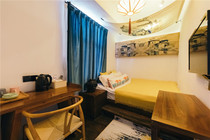 The West Pond House Guest House Riren Simple and a large bed room