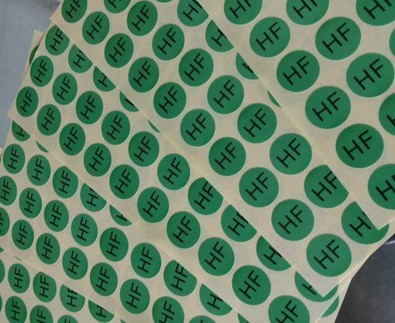 Spot 15MM environmentally friendly halogen-free self-adhesive label paper round HF stickers can be designed and customized color printing