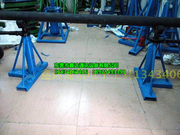 Xinda 3 tons of spiral cable wire rack wire tray bracket Triangular crossbar with roller 3 pieces in stock