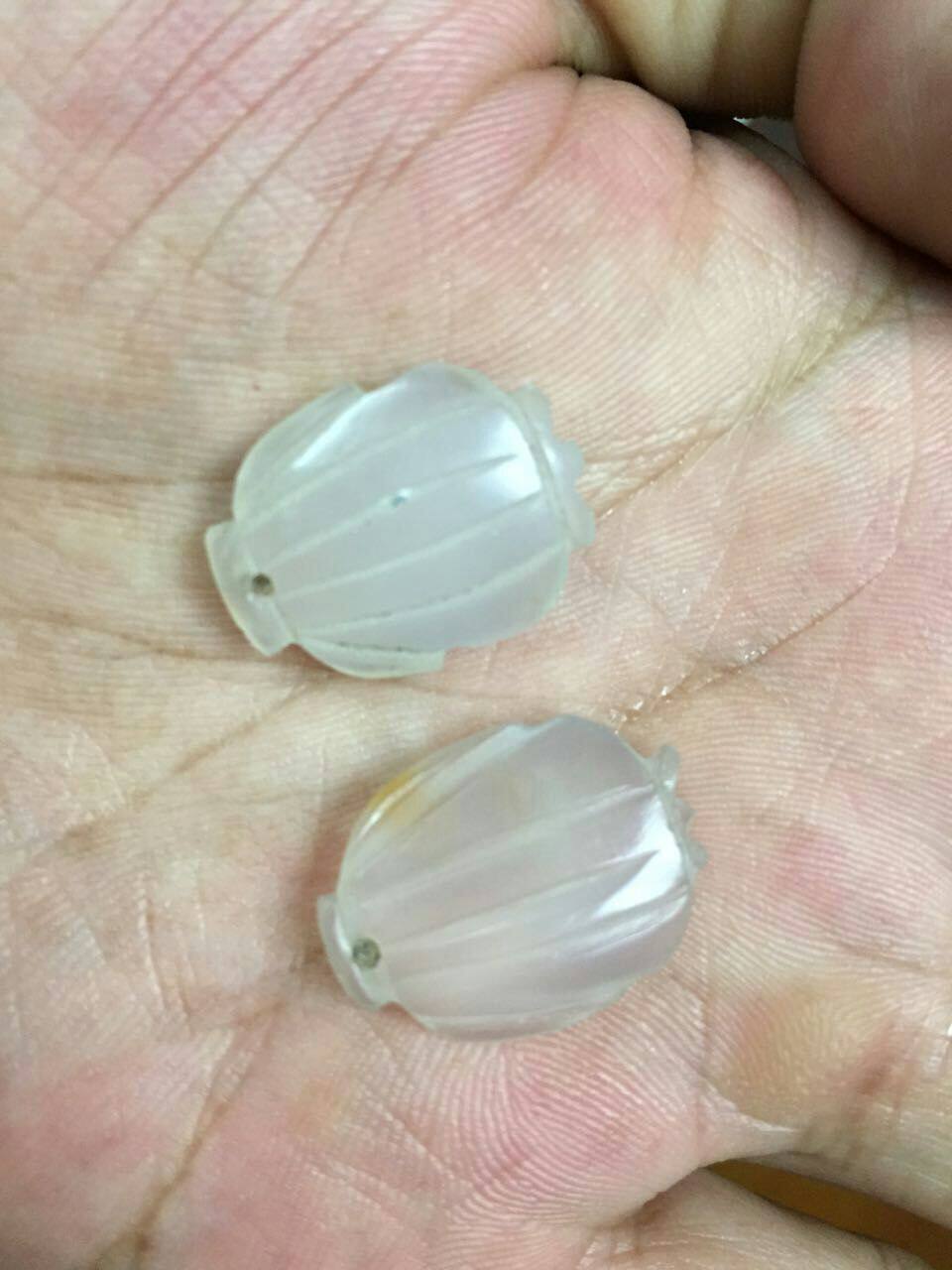 The old agate is adorned with a pair of