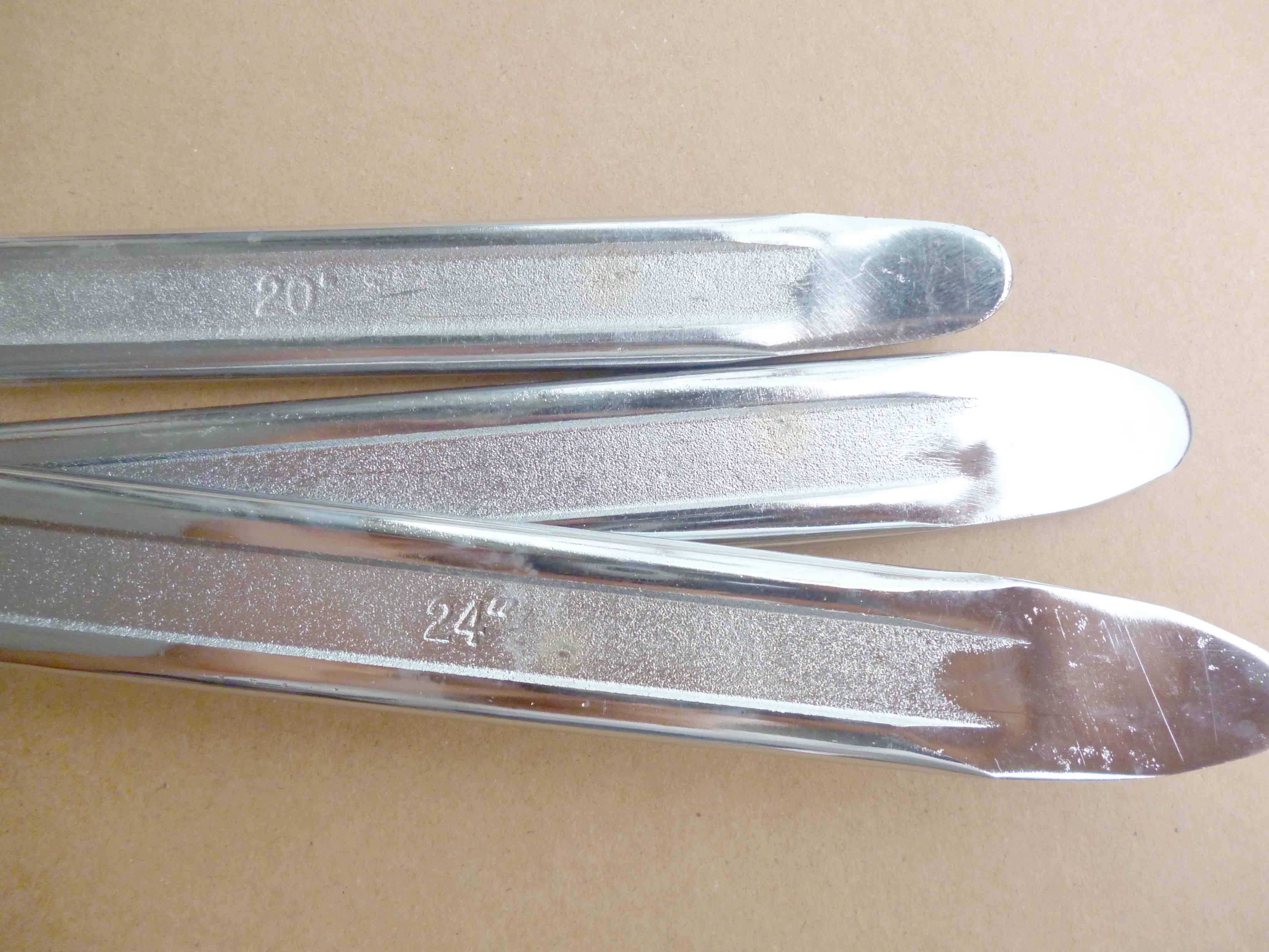 Hard galvanized warp - plate strip tire cutting and unloading equipment for tire - tire - tire wrench