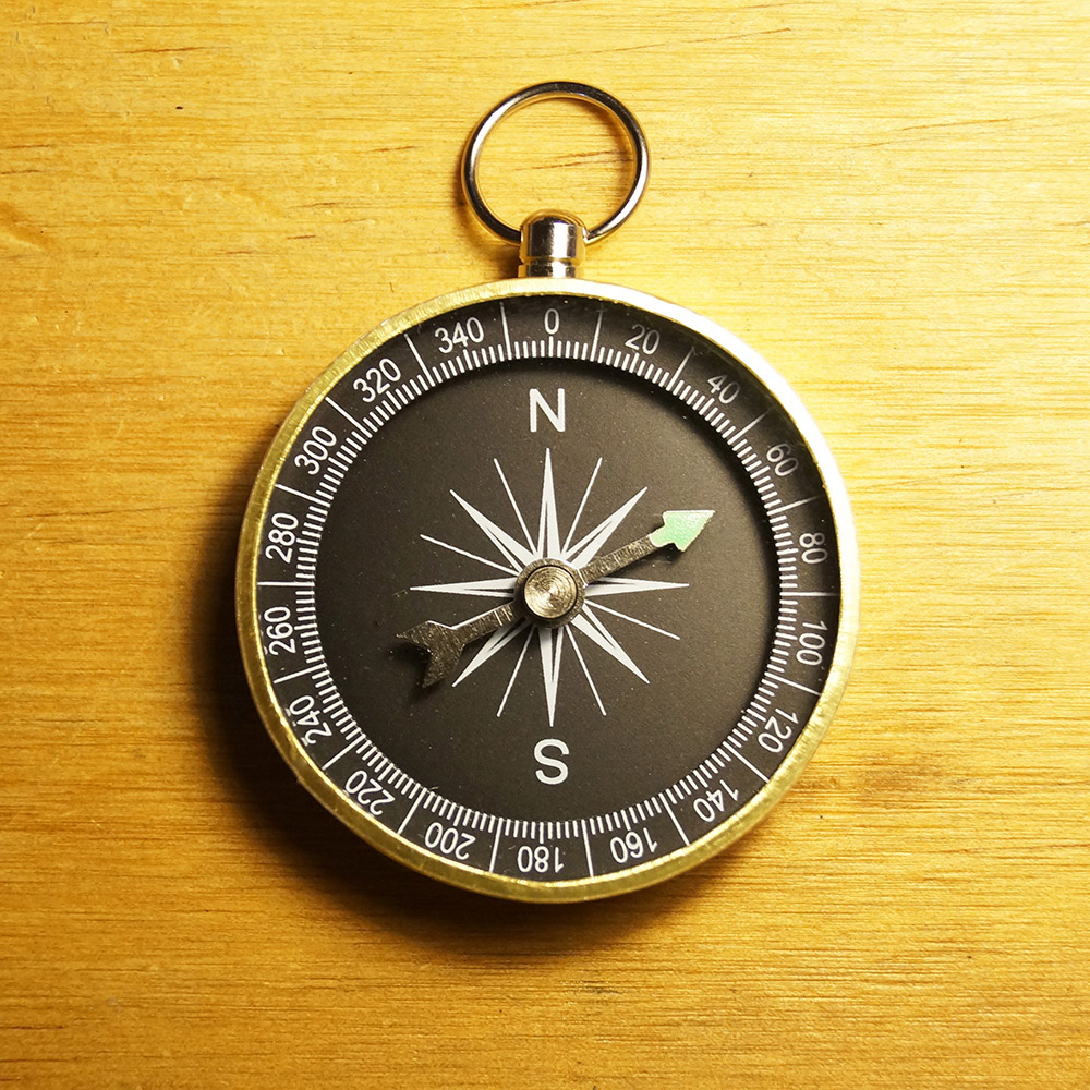 Steam Continental Retro Small Objects Ancient Bronze Color Travel Climbing Outdoor Expedition Suspended Compass-Taobao