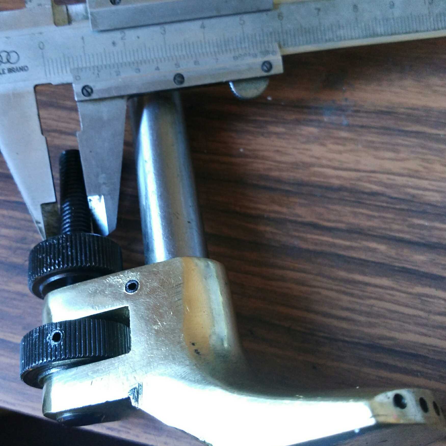 Self - selling press press feet Flying Fed Press Press Press Fed Fed Fed Press and Fed Press