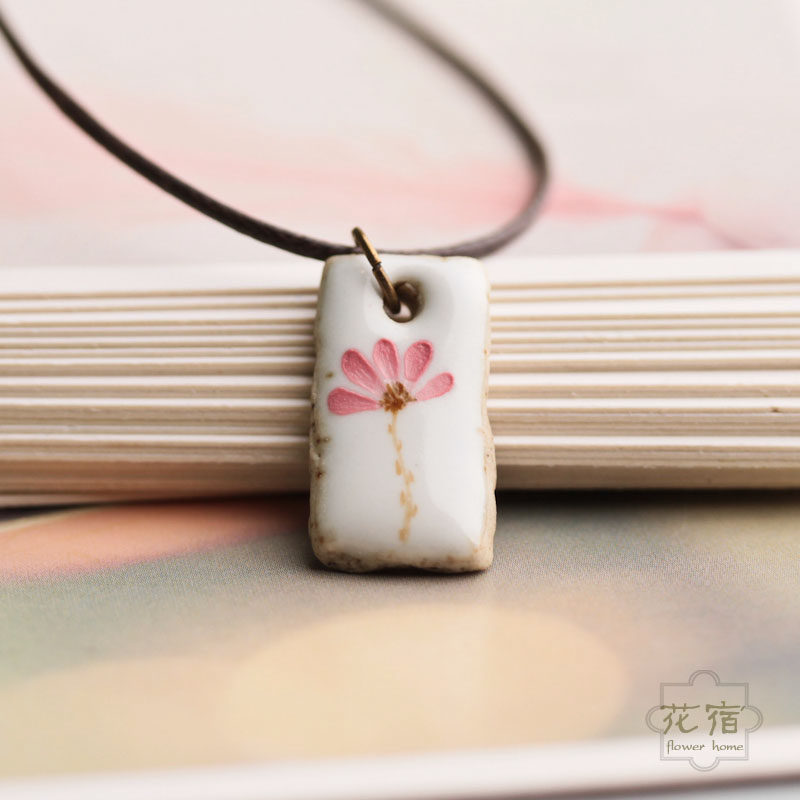 Huasu) hand-painted flower open collarbone necklace pendant female literary fan small fresh Mori girl retro temperament jewelry gift