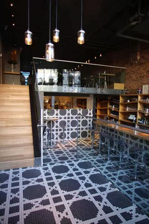 ����ʯ��ڰ�ͨ�岣�������˴�ש