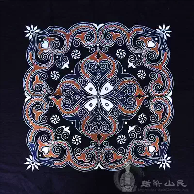 Handmade authentic Miao batik square tablecloth coffee table cloth batik painting Loach 90 * 90cm