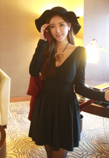 Một mảnh váy ngắn hàng rào size lớn mùa thu kiểu mới Cổ chữ V hở lưng cao eo thon dài tay gợi cảm - Váy eo cao