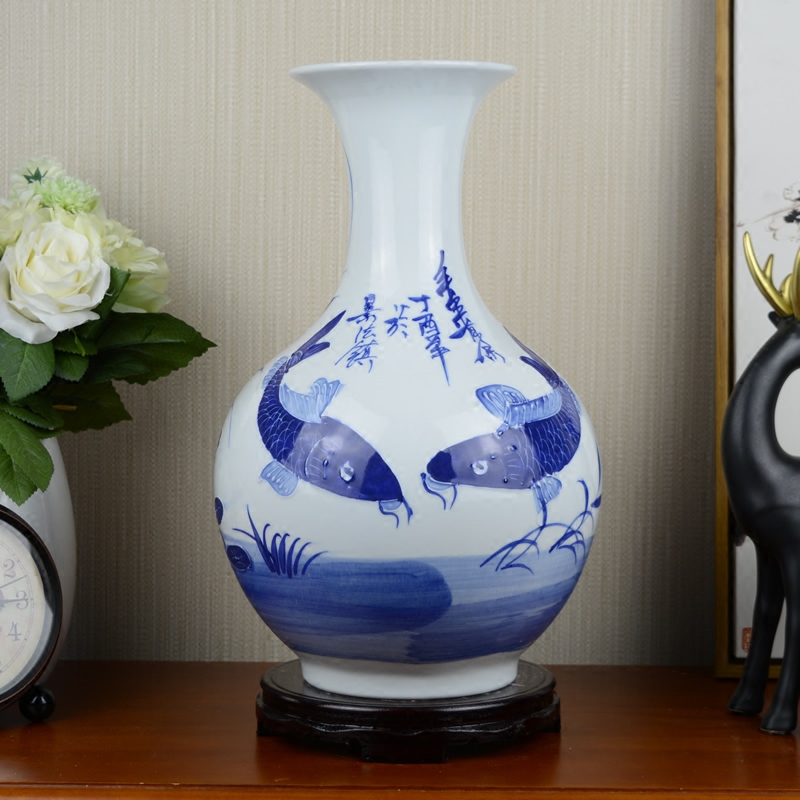 Jingdezhen ceramic vase hand carved Chinese blue and white porcelain is sitting room flower arranging rich ancient frame household adornment furnishing articles