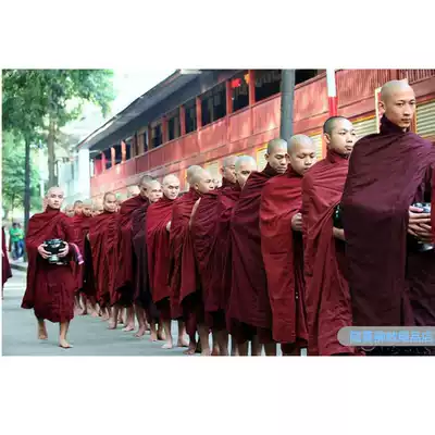 Southern Buddhism Biku Sanyi jujujun red coat under belt monk suit