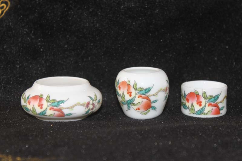 New embroidered eye bird cage accessories All kinds of patterns embroidered eye bird cylinder Embroidered eye bird cup 3-piece price special 30 yuan