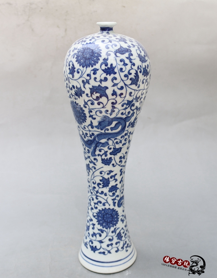 Jingdezhen ceramic imitation ancient green flower porcelain ware New classical home decoration landing craft gift pendulum decoration Longgrain plum bottle vase