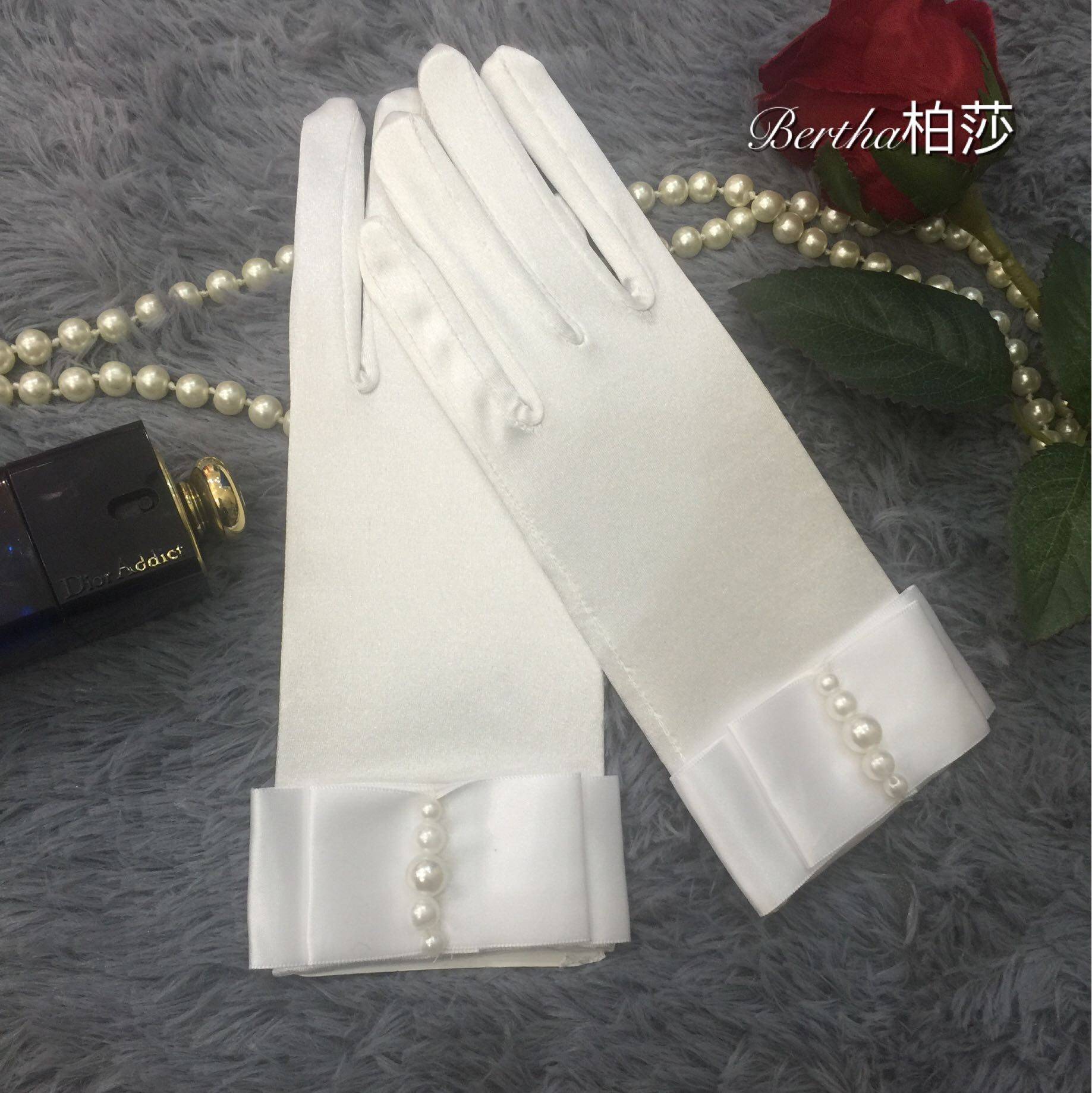 Bertha Bridal Forge Face Pearl Heben Wind Retro short Wedding Brigades filming Wedding Dress Gloves Winter