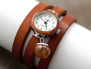 Purchasing agent for handmade suspended brown leather watch from Germany