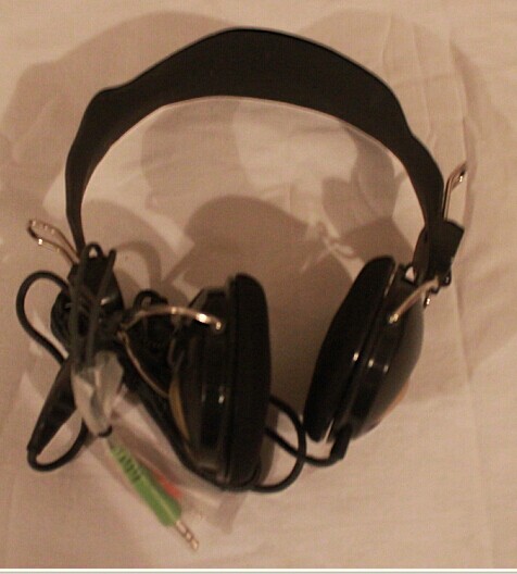 High-treasure bursting computer headphone microphone headsets Internet cafe gaming headphones with microphone clearance