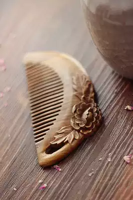 Whole carved green sandalwood peony comb Chinese style to send girlfriends Tanabata Valentine's Day Christmas gift