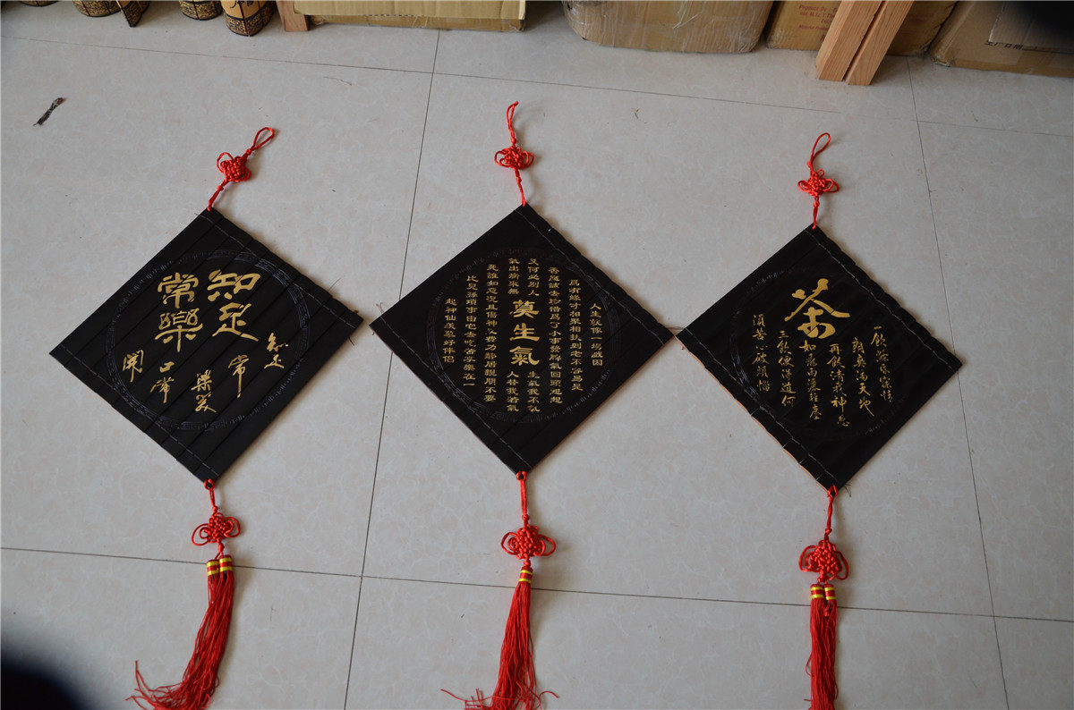 Special price bamboo plate engraving Mo angry and footed Leverve like a fight struggle Chinese knot rhombus pendant color drawing