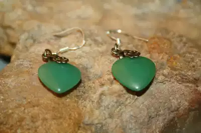 (The beauty of rebellion) old natural dense Jade chicken heart earrings earrings