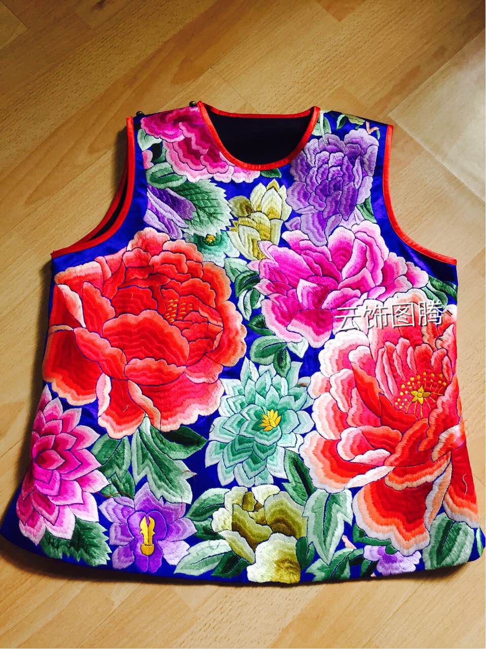 Cloud decoration totem original hand-made women's horse clip top Ethnic style hand embroidery broken thread embroidery big peony horse clip vest