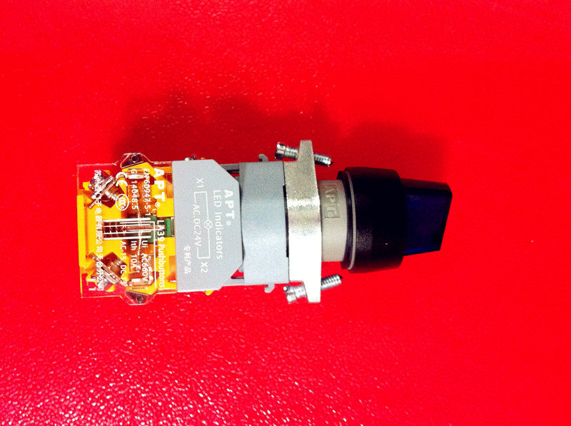 Siemens knob switch LA39-A1-11XD B31 on the front end of the