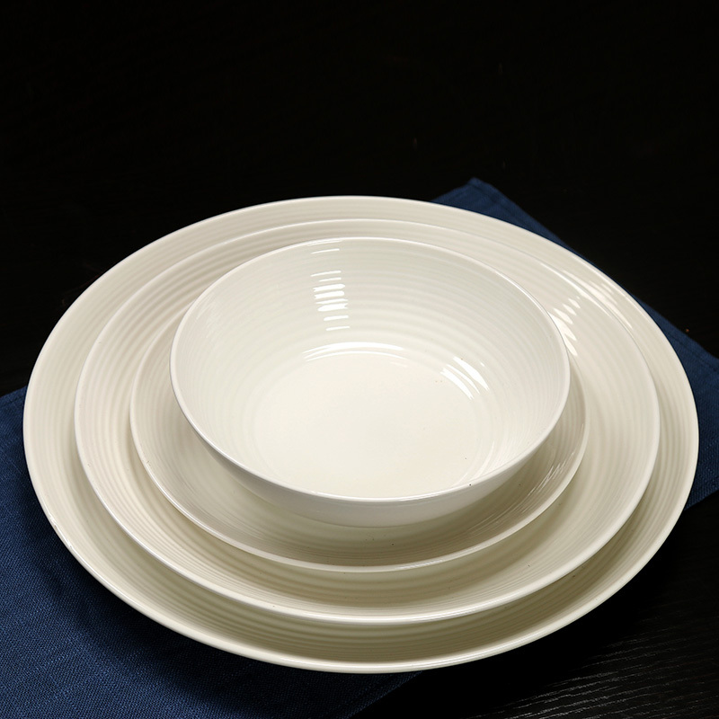 Export Ceramic Tableware, Plates and Bowls, British Royal Doulton Classic Stripesd Pure White 5-Piece Set of Plates and Bowls Export Ceramic Tableware, Plates and Bowls, British Royal Doulton Classic Stripesd Pure White 5-Piece Set of Plates and Bowls