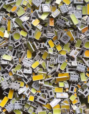 (10 grams about 200=10 yuan) mixed patch LED lamp beads LED lamp light value