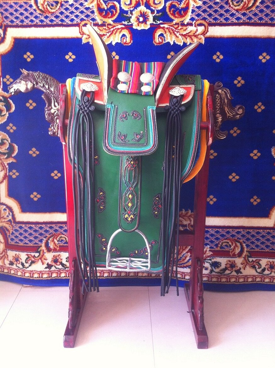 Saddle wooden saddle frame with horse head horsetail brown saddle frame floor standing ethnic supplies