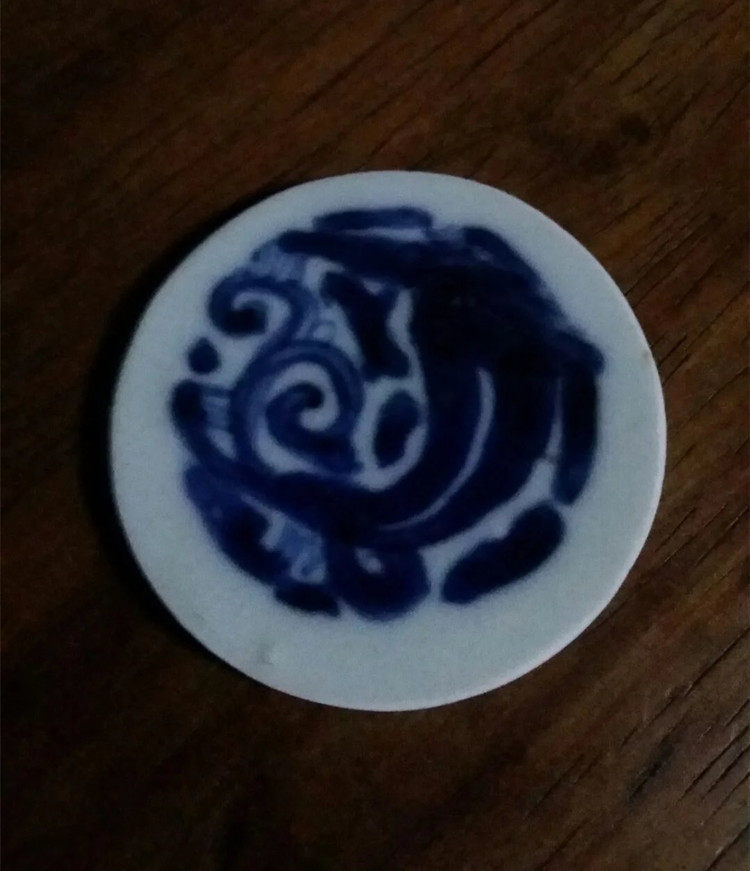 Qing Dynasty blue and white old porcelain piece dragon pattern classical sweater chain ancient porcelain piece pendant jewelry tire white glaze bright hair color