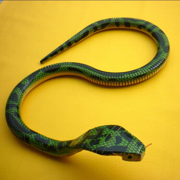 Wooden simulation whole person scary gift factory direct selling wooden glasses shooting thick 15 meters long New Year's toy