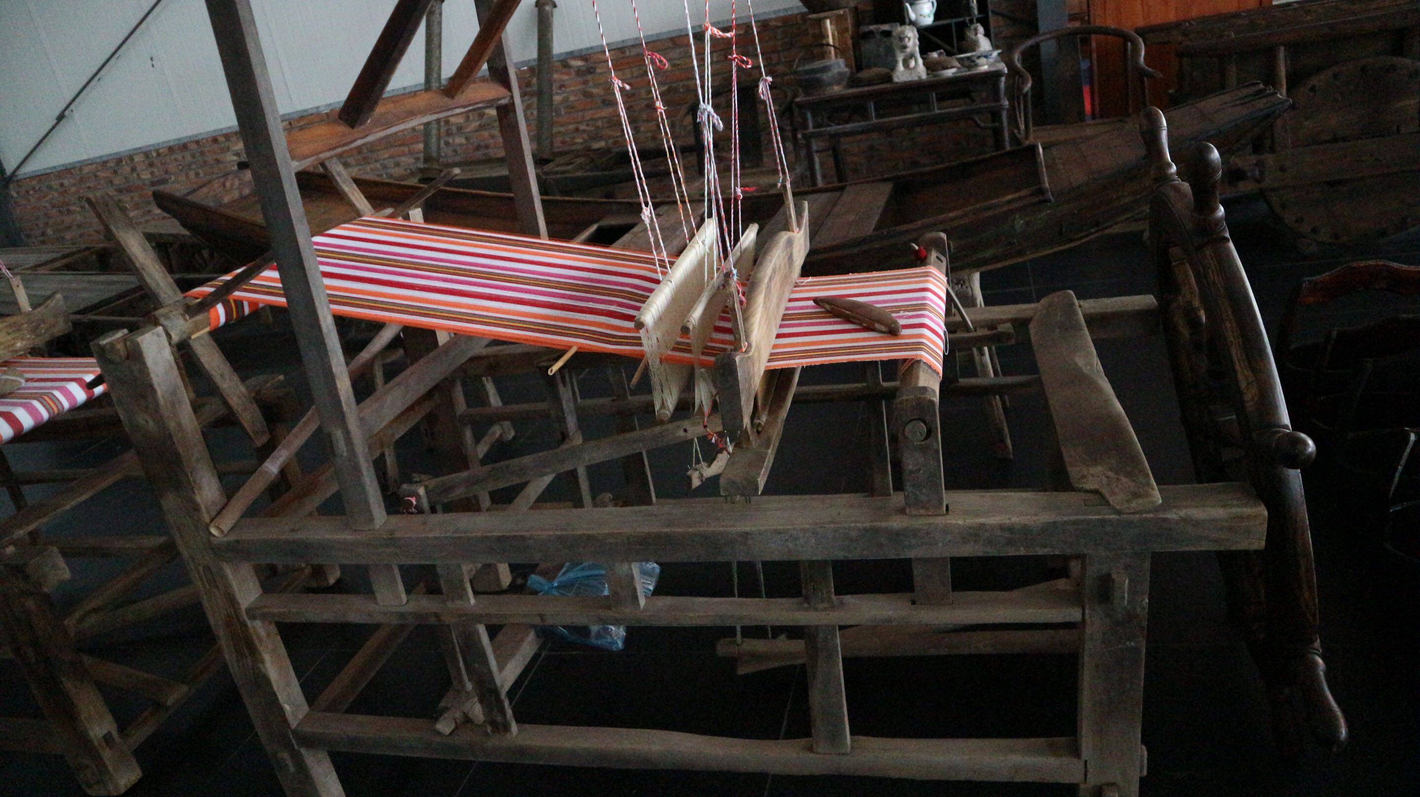 Folk nostalgic old objects old looms wooden looms old-fashioned looms farmhouse old items farmhouse ornaments