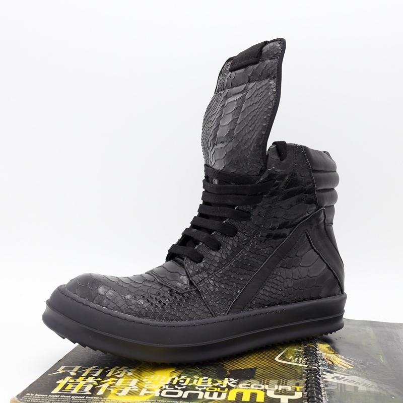 Ro Snake-Patterned Inverted Triangle Dark High-Top Men's Boots with Large Tongue, Fashionable Couple's Mainline Trendy Shoes with Tpu Sole Ro Snake-Patterned Inverted Triangle Dark High-Top Men's Boots with Large Tongue, Fashionable Couple's Mainline Trendy Shoes with Tpu Sole