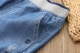2019 xuân hè mới Quần áo trẻ em châu Âu và châu Mỹ ngày bé trai bằng vải cotton cotton bé thường mặc quần mỏng phần lưới chống muỗi - Quần jean yếm bò cho bé gái Quần jean