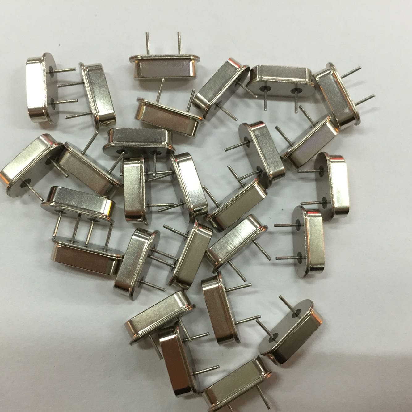 Crystal vibration 30M49S plug-in crystal oscillator HC-49S30 000MHZ 20PF20PPM brand new short feet