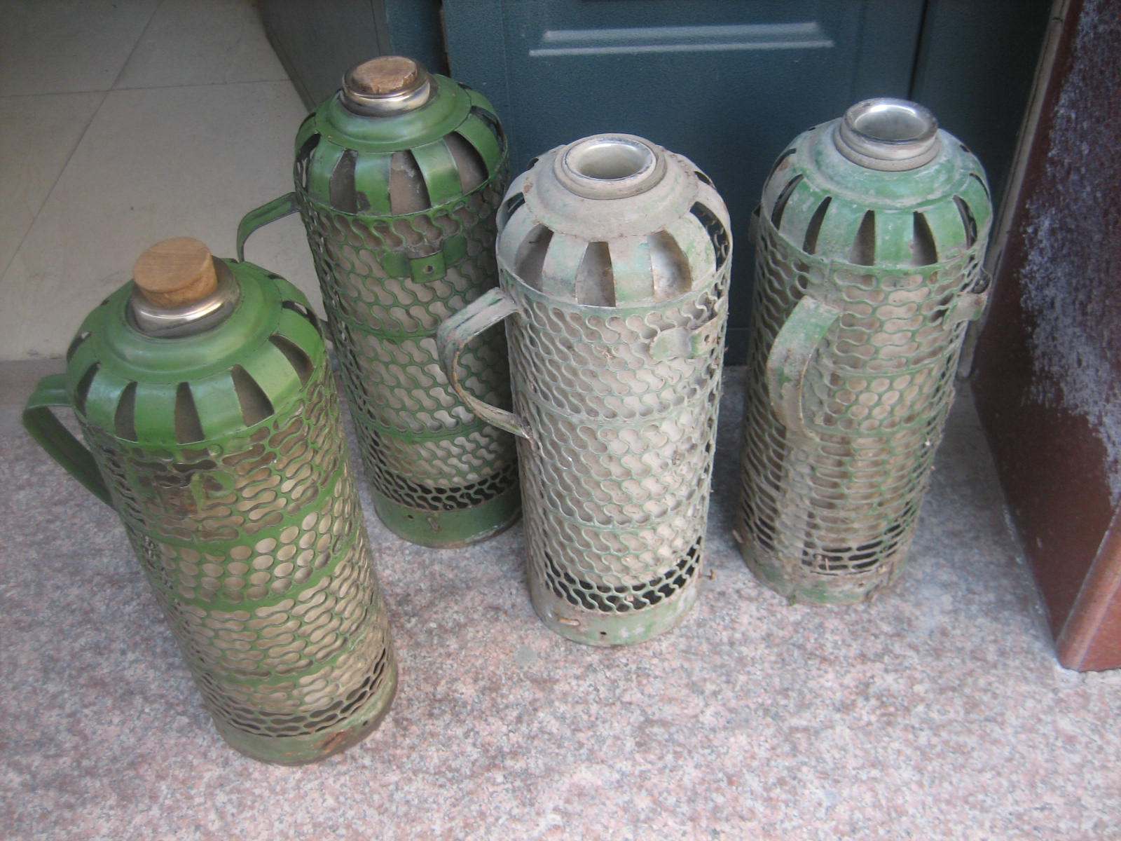 Special price to handle a batch of early old iron sheet warm bottle hollowed-out sheet metal film and TV painting prop shop personality decorations